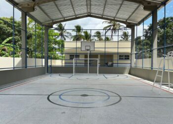 Governador entrega quadra de esportes e vestiário do Colégio Estadual Otávio Bezerra em Japoatã