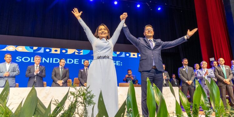 Emília Correa e Ricardo Marques tomam posse como prefeita e vice-prefeito de Aracaju