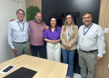 Isac discute melhorias na saúde de Aracaju em reunião com a secretária de Saúde