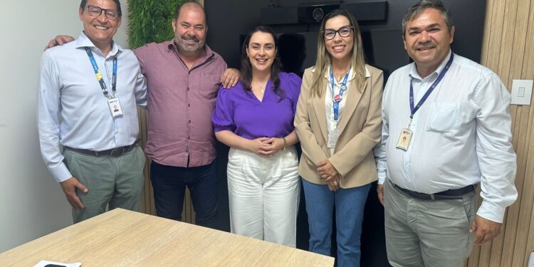 Isac discute melhorias na saúde de Aracaju em reunião com a secretária de Saúde