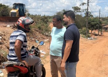 Maurício Maravilha visita bairro Olaria e conversa com moradores da região
