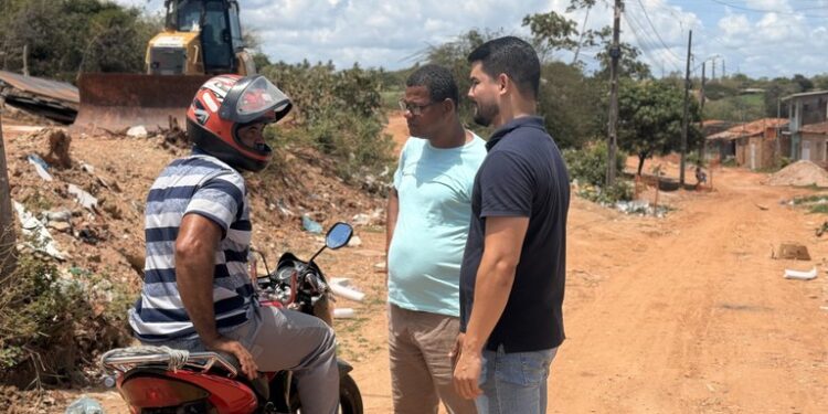 Maurício Maravilha visita bairro Olaria e conversa com moradores da região