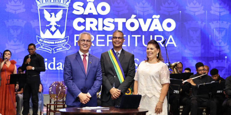 Júlio Júnior e Gedalva Umbaubá tomam posse em São Cristóvão