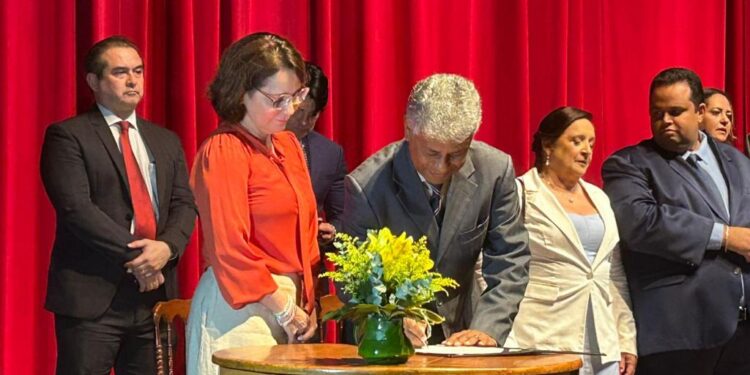 Prefeita Emília empossa Secretários da Nova Aracaju