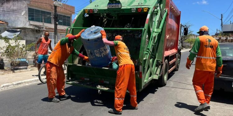 Emsurb intensifica esforços para regularizar coleta de lixo em Aracaju