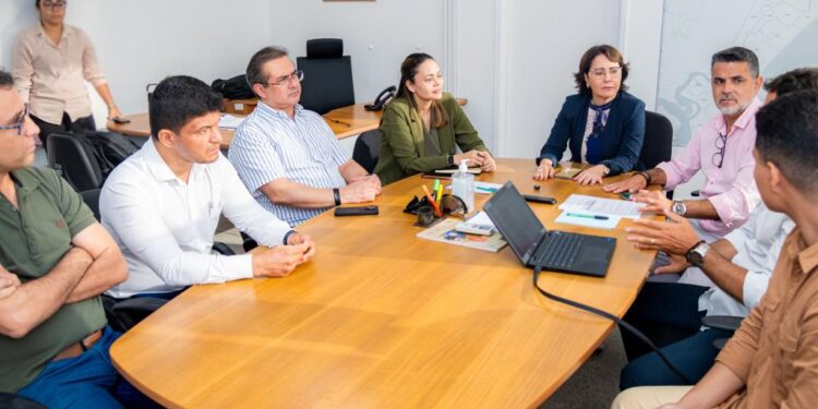 Prefeita Emília discute soluções para impulsionar o desenvolvimento econômico e a inovação em Aracaju