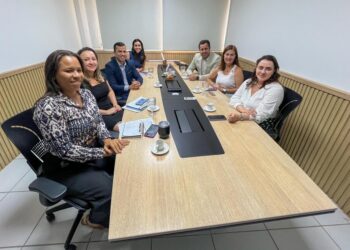 Melhorias nas farmácias das unidades de saúde é tema de encontro com Conselho Regional