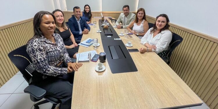 Melhorias nas farmácias das unidades de saúde é tema de encontro com Conselho Regional