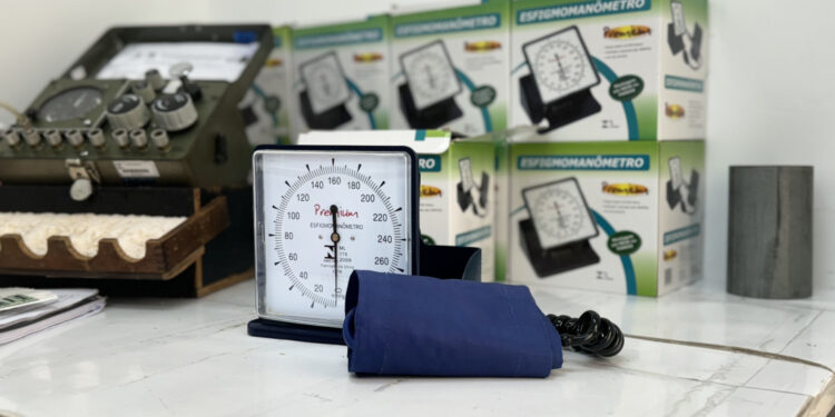 Medidores de pressão arterial descalibrados podem causar riscos à saúde, alerta o ITPS