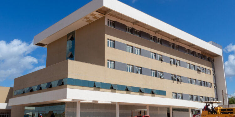 Governo do Estado viabiliza aquisição de equipamento para radioterapia do Hospital do Câncer
