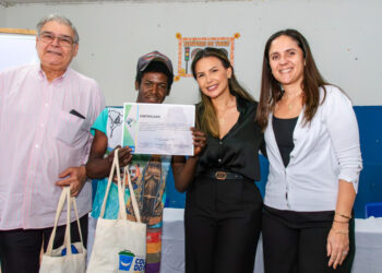 Projeto ‘Coleta do Bem’ entrega EPIs a catadores na Caueira