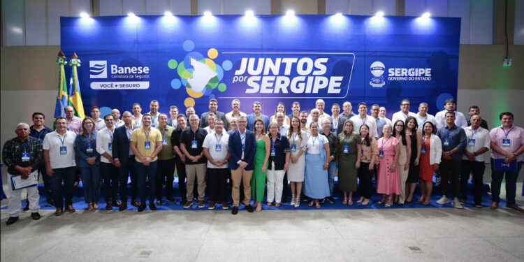 “Sergipe terá mais carteiras assinadas do que beneficiários do Bolsa Família”, celebra Fábio Mitidieri em encontro com prefeitos sergipanos