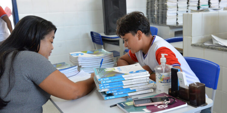 Seduc reforça campanha de devolução de livros didáticos