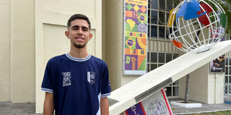 Dois estudantes da rede estadual conquistam a nota 980 na Redação do Enem 2024