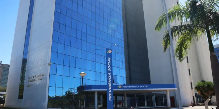 INSS antecipa pagamento de aposentados e pensionistas em março