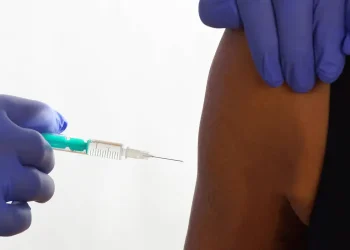 Dia Mundial do Câncer: vacina do HPV também previne doença em homens