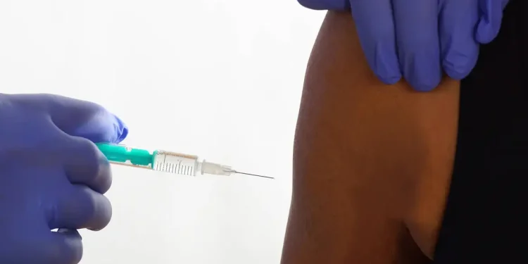 Dia Mundial do Câncer: vacina do HPV também previne doença em homens