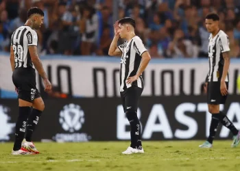 Botafogo perde para o Racing e se complica na Recopa Sul-Americana