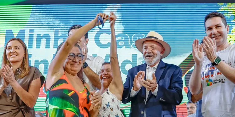 Lula entrega conjunto residencial com mais de mil moradias em Belém