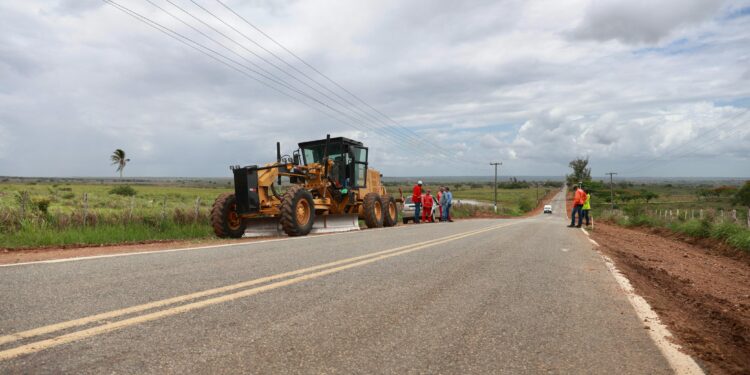 Governador Fábio Mitidieri vistoria obra de acesso a Cumbe
