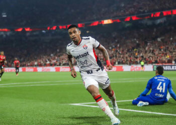 Melhor marcador do Brasileirão paga a própria cláusula para ficar livre