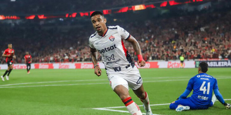 Melhor marcador do Brasileirão paga a própria cláusula para ficar livre