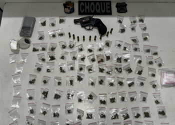 PM prende ex-presidiário por porte ilegal de arma e tráfico de drogas