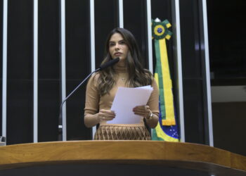 Com 100% de presença, Yandra Moura se destaca como uma das parlamentares mais atuantes de Sergipe
