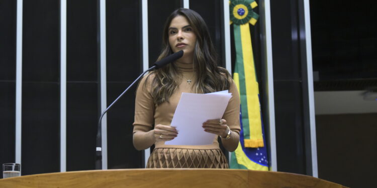 Com 100% de presença, Yandra Moura se destaca como uma das parlamentares mais atuantes de Sergipe