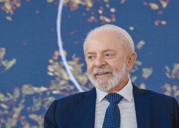 Em mensagem ao Congresso, Lula menciona compromisso com equilíbrio fiscal e insiste em isenção do IR