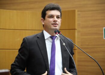 Deputado critica cancelamento da licitação do transporte público e alerta para impactos financeiros