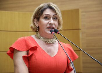 Linda Brasil cobra reposição de remédio no Huse para tratamento de câncer