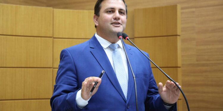 Marcos Oliveira fala sobre crise hídrica e debate sobre transparência