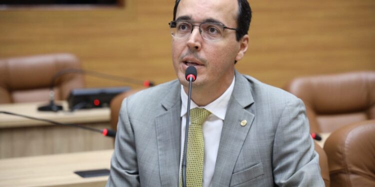 Georgeo Passos defende redução de taxas do Detran e atualização da Legislação Militar