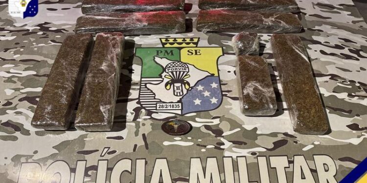 PM prende homem por suspeita de tráfico de drogas na BR-235 em Itabaiana