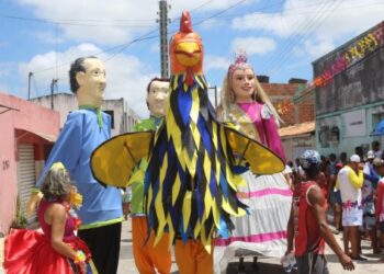 O Bloco a Galinha da Madrugada abre o carnaval em Sergipe e neste sábado,  em Pacatuba
