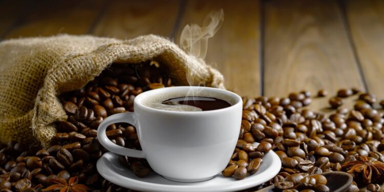 Preço do café atinge recorde em 50 anos e desafia produtores