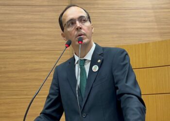Deputado Georgeo Passos questiona gasto do dinheiro da Deso