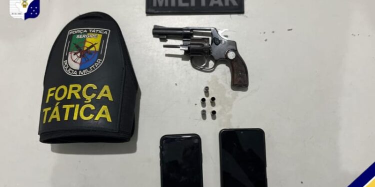 PM prende dois homens por porte ilegal de arma de fogo em Aracaju
