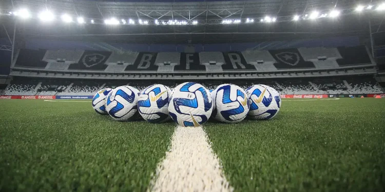 Jogadores fazem campanha nas redes sociais contra gramados sintéticos