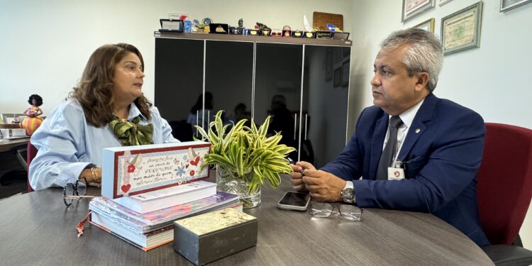 Em reunião, Elber trata de direito do consumidor com Euza Missano