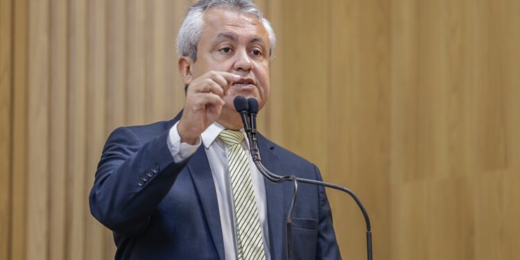 “Entendo que o fracionamento é um direito do consumidor”, declara vereador Elber sobre aumento nos estacionamentos dos shoppings