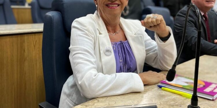 Sonia Meire inicia novo mandato reafirmando ser oposição de esquerda à gestão municipal