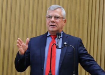 Iran Barbosa solicita limpeza da cidade e pleno funcionamento dos postos de saúde