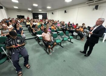 Iran destaca pauta de reivindicações do magistério de Aracaju e defende autonomia para as escolas