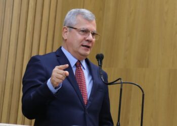 Para Iran Barbosa, história mostra não ser fácil romper com o ‘sistemão’