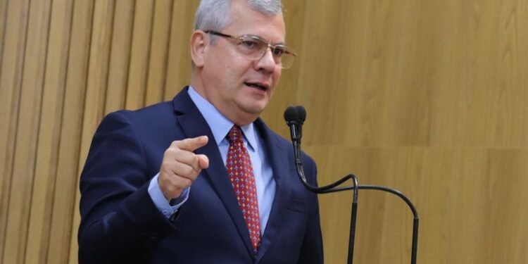 Para Iran Barbosa, história mostra não ser fácil romper com o ‘sistemão’