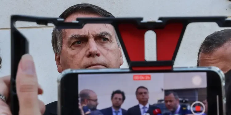 PGR denuncia Bolsonaro e mais 33 por tentativa de golpe de Estado