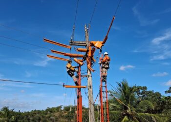 Energisa realiza manutenção preventiva com equipes de linha viva 