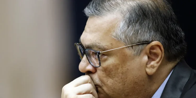 Dino aprova plano do Congresso e libera pagamento de emendas